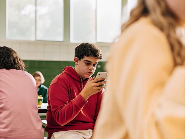 Image for Social media: warning labels.