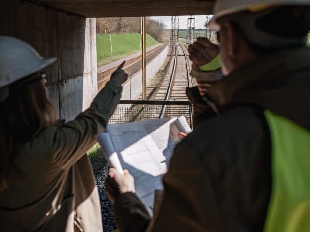 Image for Railroad crossings: permit applications: review.