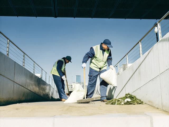 Image for Personal Income Tax Law: Corporation Tax Law: credits: cleanup costs.