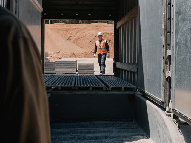 Image for Employees and independent contractors: construction trucking.